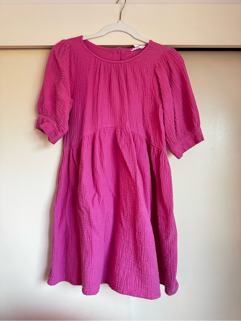 Women’s Ascot + Hart Fuchsia Textured Puff-Sleeve Casual Dress